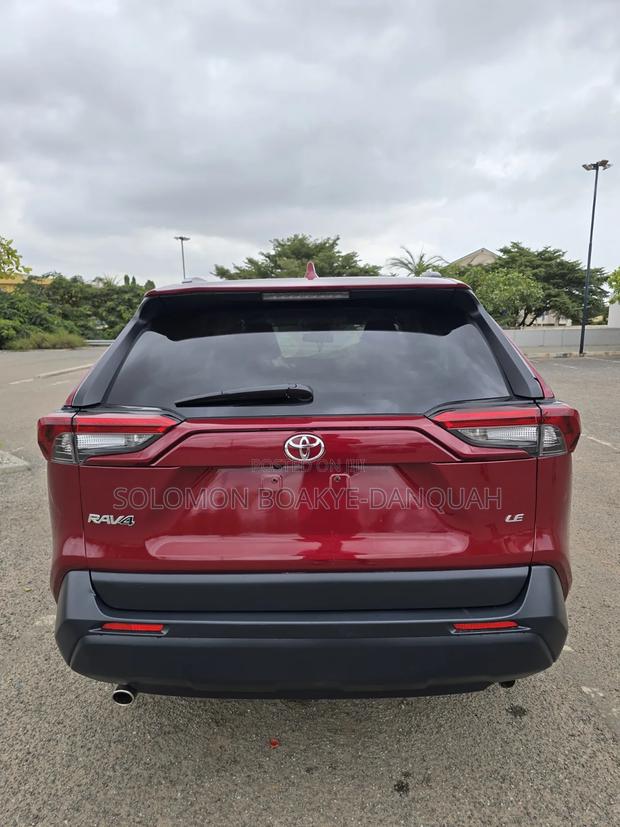 Toyota RAV4 LE FWD 2020