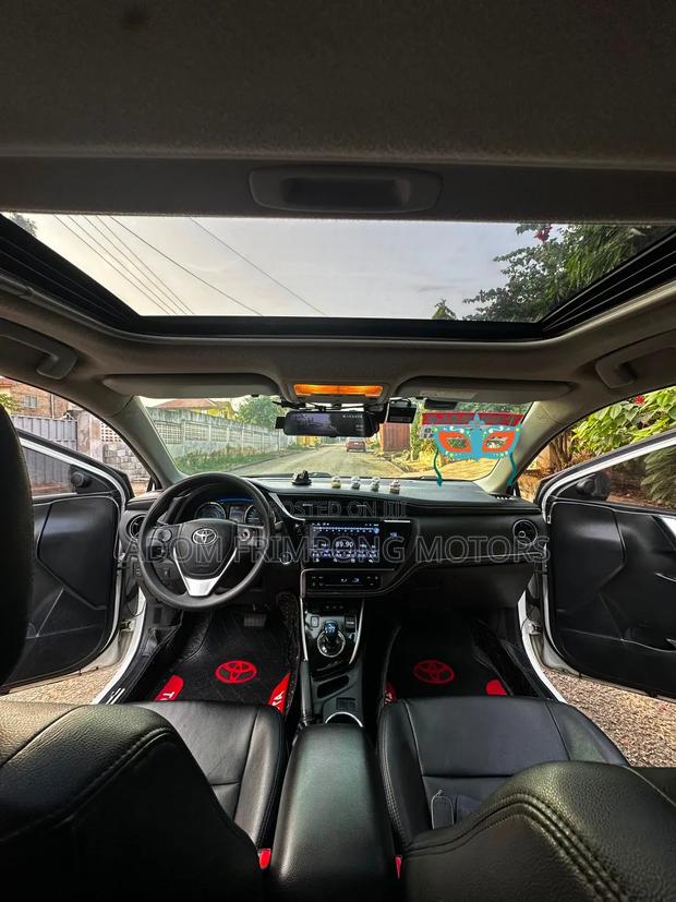 Toyota Corolla 2018 White