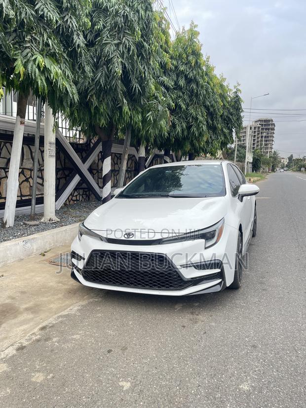Toyota Corolla SE 2023 White