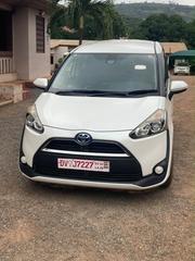 Toyota Sienta 1.5 Hybrid FWD 2015 White for sale