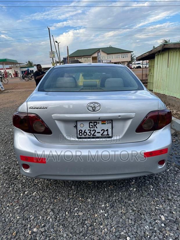 Toyota Corolla LE 4dr Sedan (1.8L 4cyl 4A) 2010 Silver