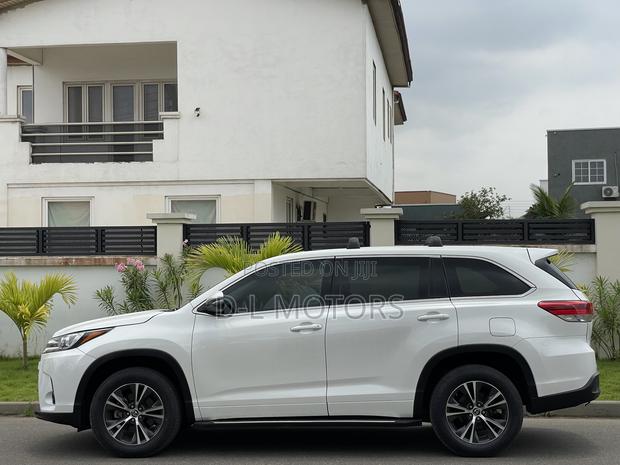 Toyota Highlander LE 4x2 (2.7L 4cyl 6A) 2018 White