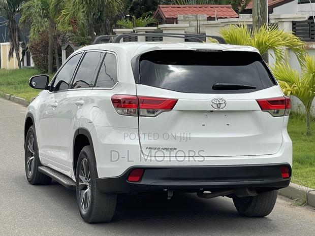 Toyota Highlander LE 4x2 (2.7L 4cyl 6A) 2018 White