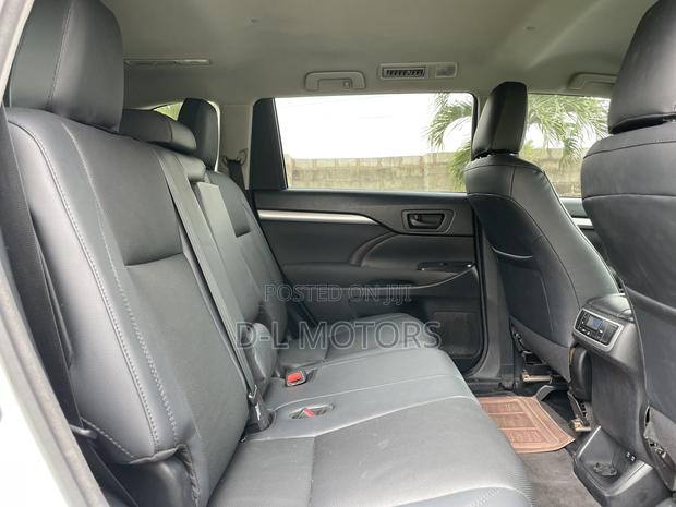 Toyota Highlander LE 4x2 (2.7L 4cyl 6A) 2018 White
