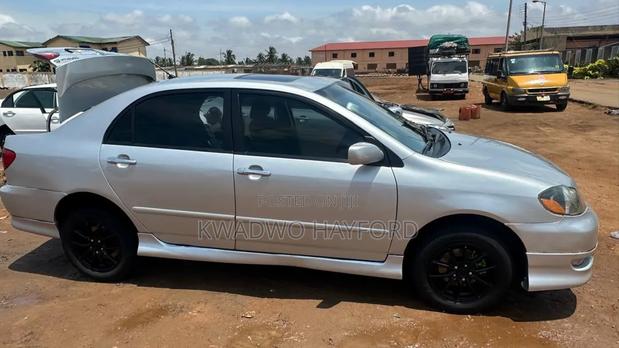 Toyota Corolla 2027 Silver
