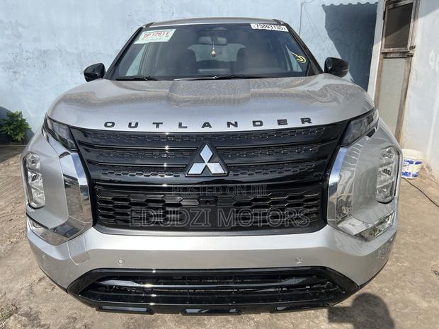 Mitsubishi Outlander SE 2022 Silver