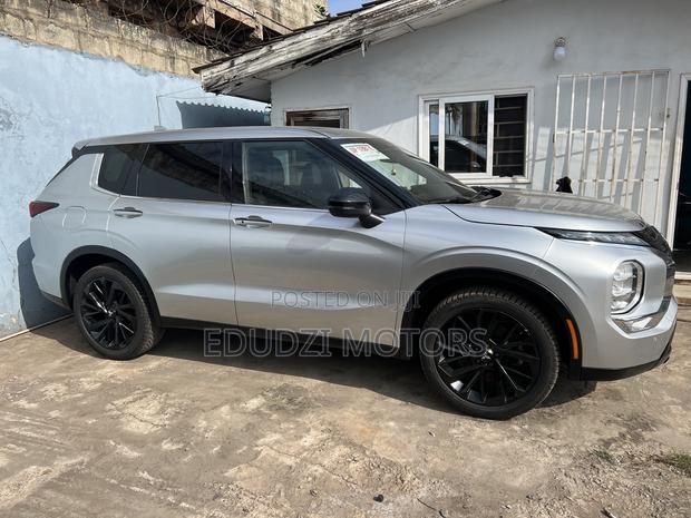 Mitsubishi Outlander SE 2022 Silver