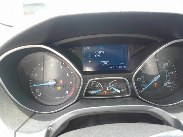Ford Focus SE Hatchback FWD (2.0L 4cyl 6A) 2017 Silver