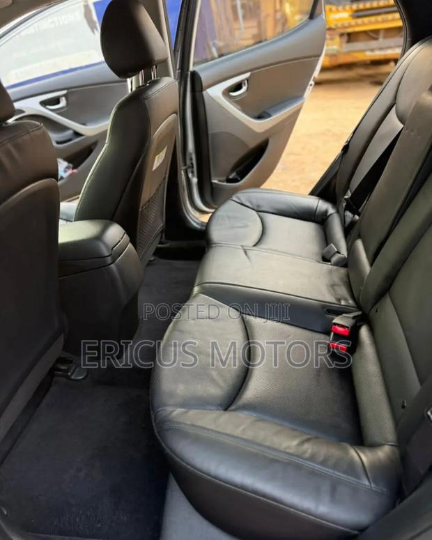 Hyundai Elantra Limited 4dr Sedan (1.8L 4cyl 6A) 2015 Silver