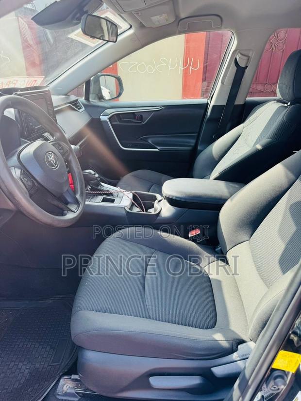 Toyota RAV4 LE 2022 Black