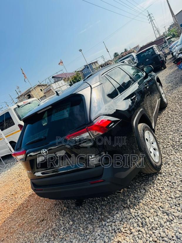 Toyota RAV4 LE 2022 Black