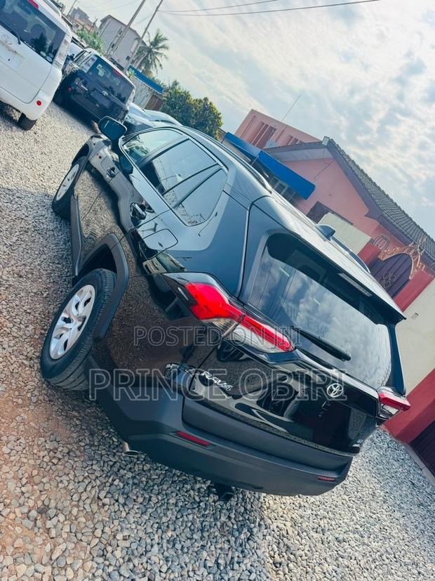 Toyota RAV4 LE 2022 Black