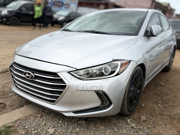 Hyundai Elantra SE Sedan FWD (1.8L 4cyl 6A) 2016 Silver