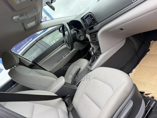 Hyundai Elantra SE Sedan FWD (1.8L 4cyl 6A) 2016 Silver