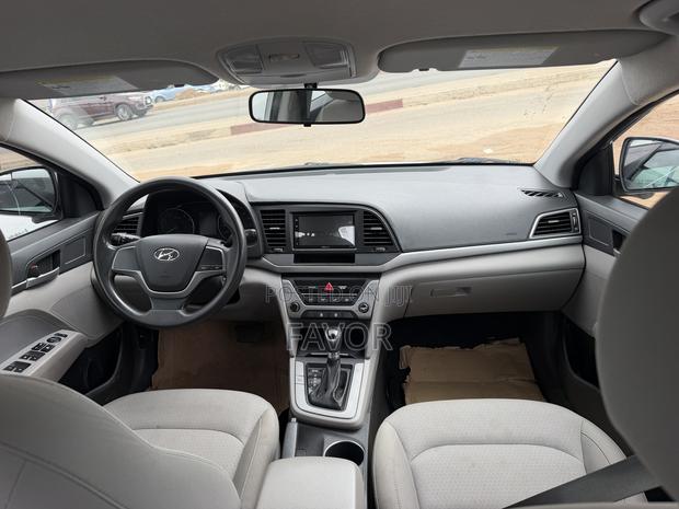 Hyundai Elantra SE Sedan FWD (1.8L 4cyl 6A) 2016 Silver