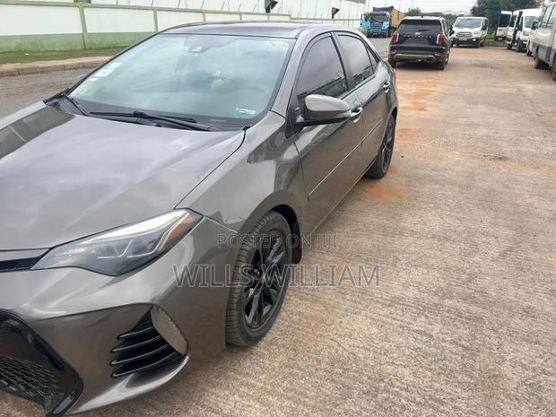 Toyota Corolla 2018 Gray