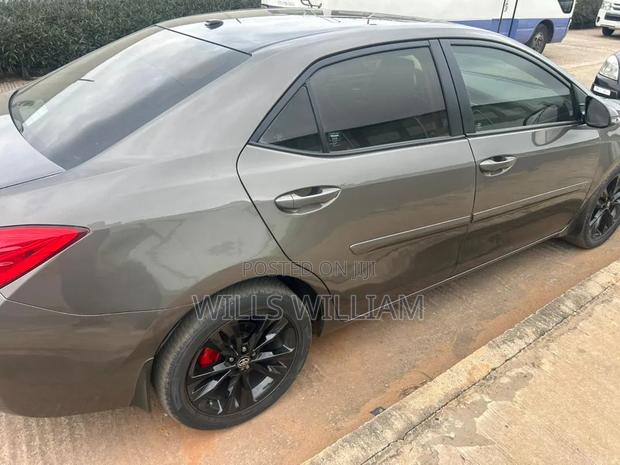 Toyota Corolla 2018 Gray