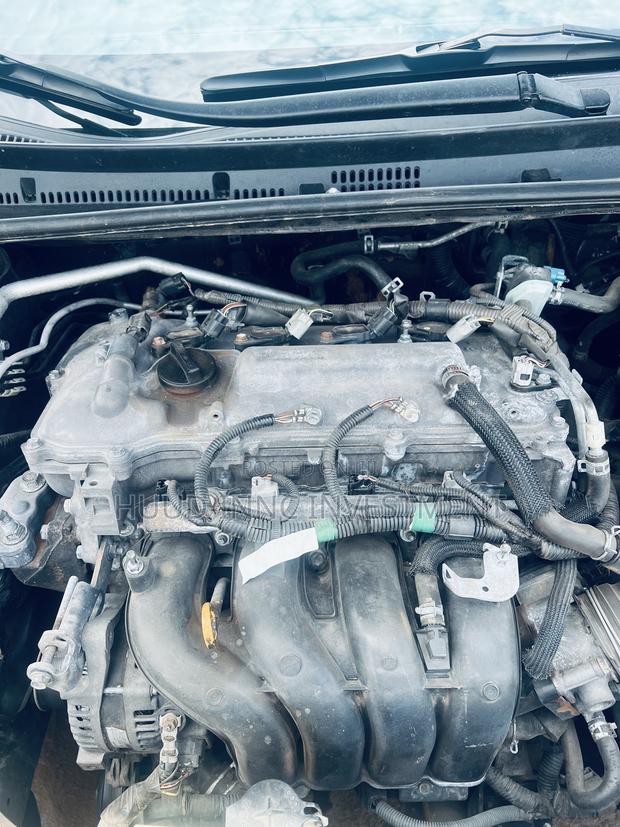 Toyota Corolla SE (1.8L 4cyl 6M) 2018 Blue