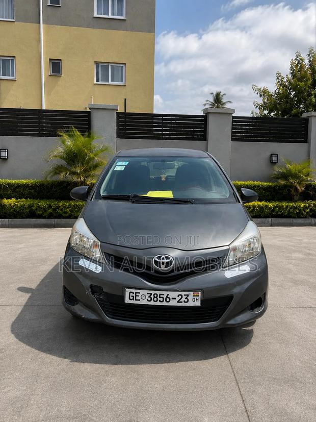 Toyota Yaris 2013 Gray