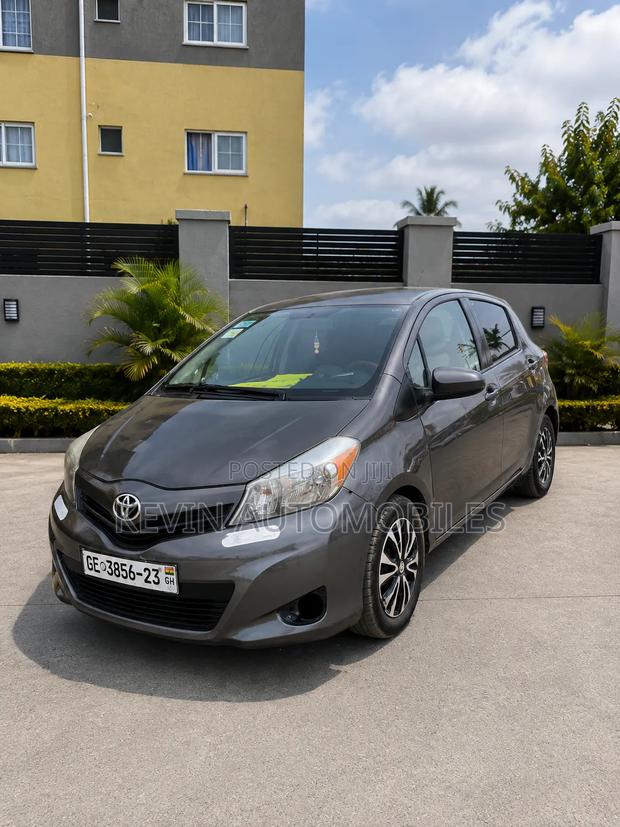 Toyota Yaris 2013 Gray
