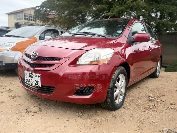 Toyota Yaris Base Sedan 4dr 2010 Red
