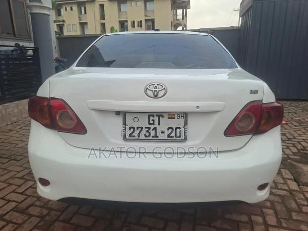 Toyota Corolla 2010 White