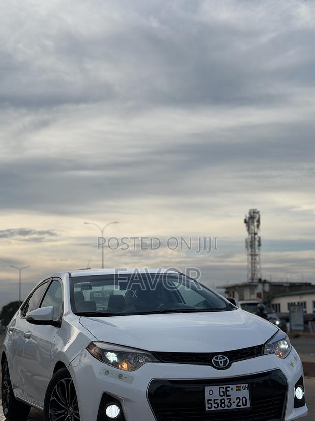 Toyota Corolla LE Eco 4dr Sedan (1.8L 4cyl CVT) 2016 White