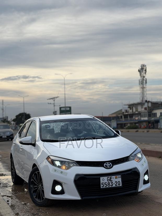 Toyota Corolla LE Eco 4dr Sedan (1.8L 4cyl CVT) 2016 White