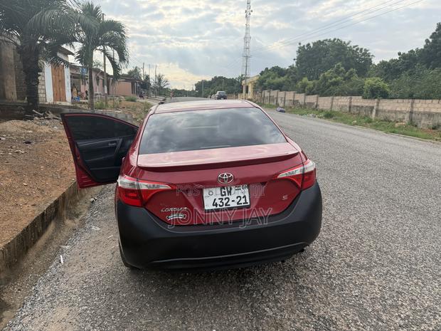 Toyota Corolla S 4dr Sedan (1.8L 4cyl CVT) 2016 Red