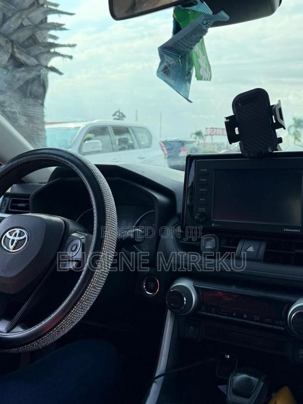 Toyota RAV4 2021 White