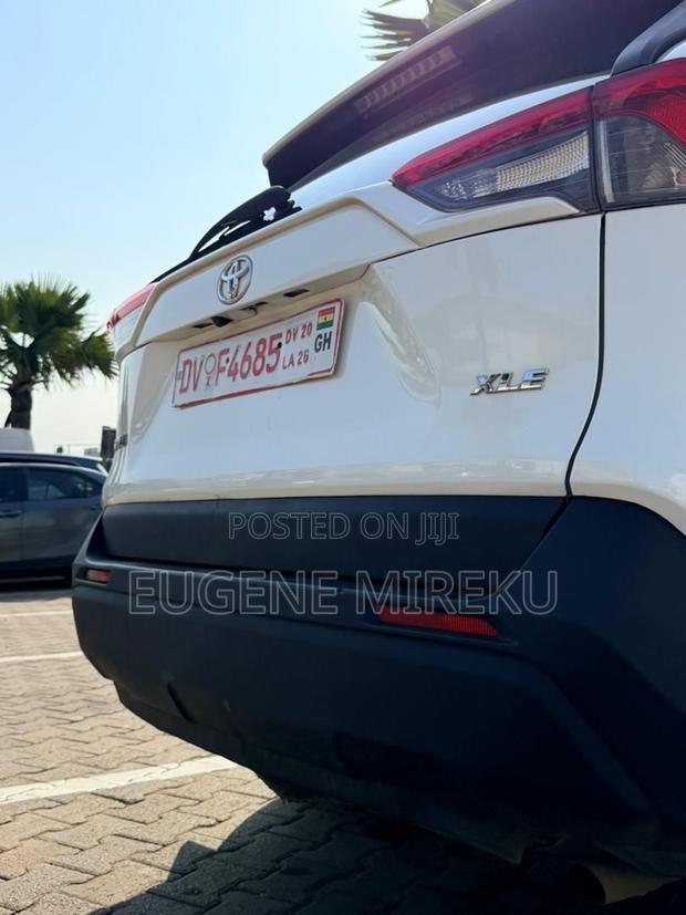Toyota RAV4 2021 White