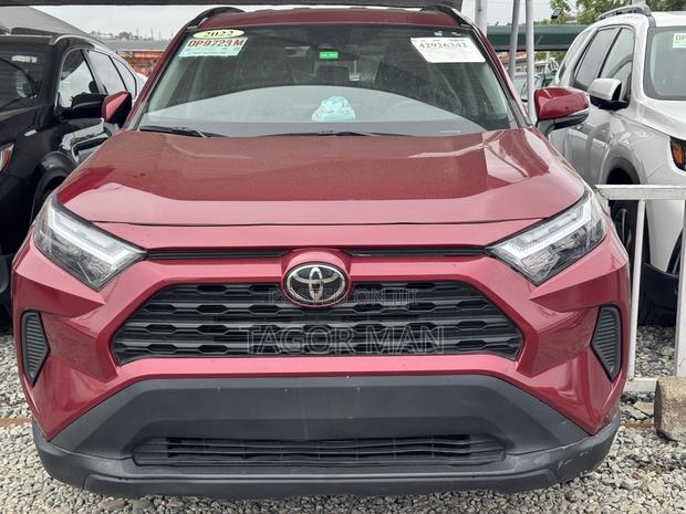 Toyota RAV4 XLE 2022 Red