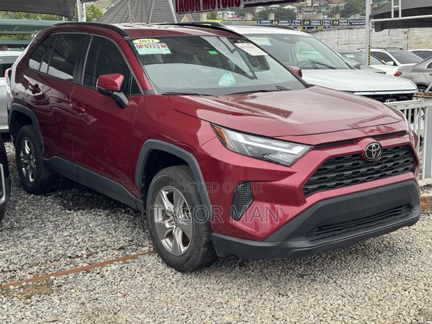 Toyota RAV4 XLE 2022 Red