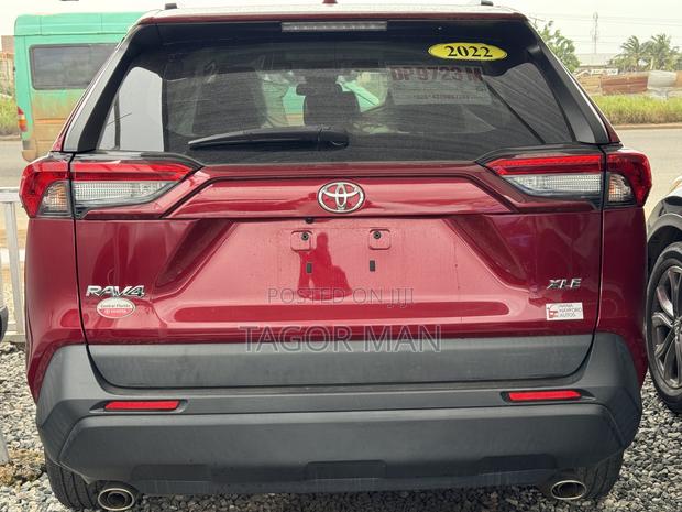 Toyota RAV4 XLE 2022 Red