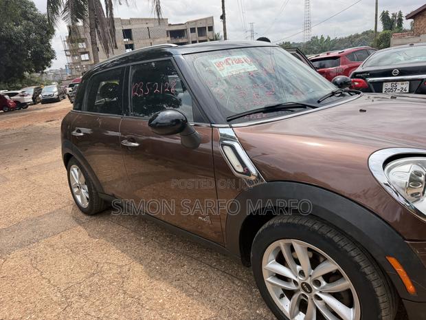 Mini Cooper Clubman Classic 2013 Brown