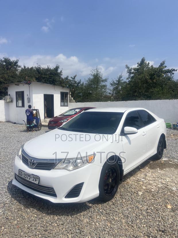 Toyota Camry LE 4dr Sedan (2.5L 4cyl 6A) 2013 White