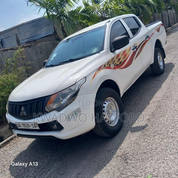 Mitsubishi L200 2015 White