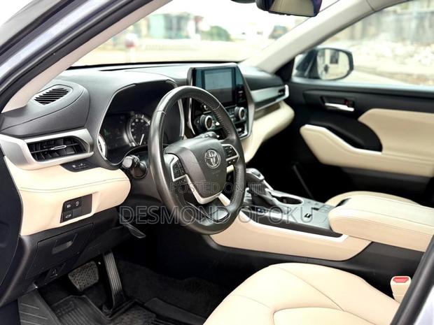 Toyota Highlander XLE FWD 2023 Blue