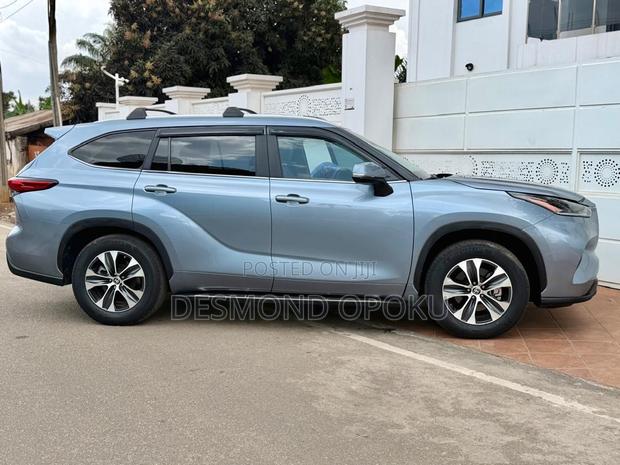 Toyota Highlander XLE FWD 2023 Blue