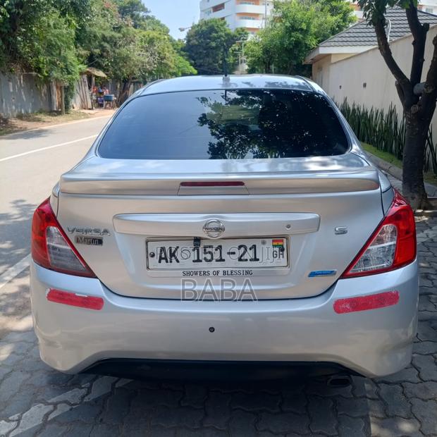 Nissan Versa 2015 Silver