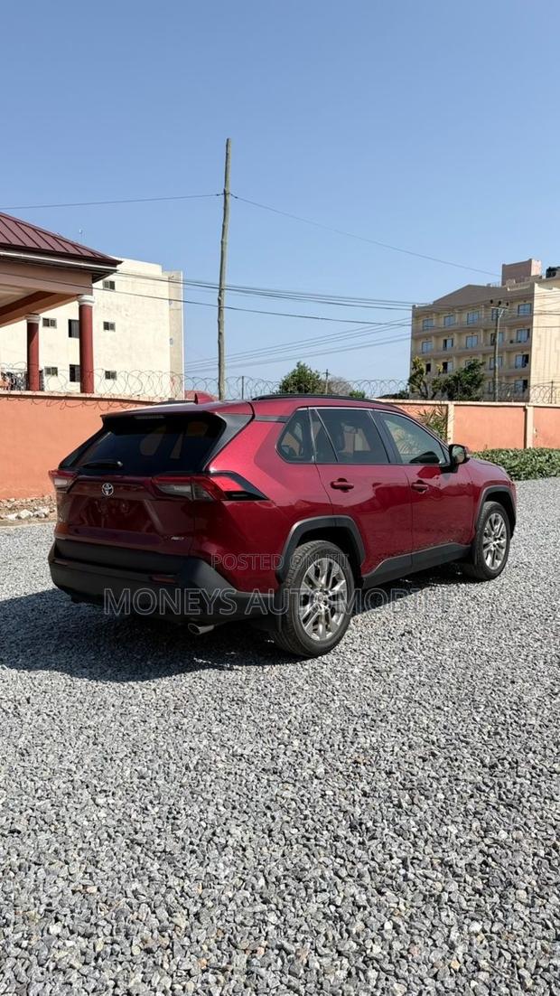 Toyota RAV4 2021 Red