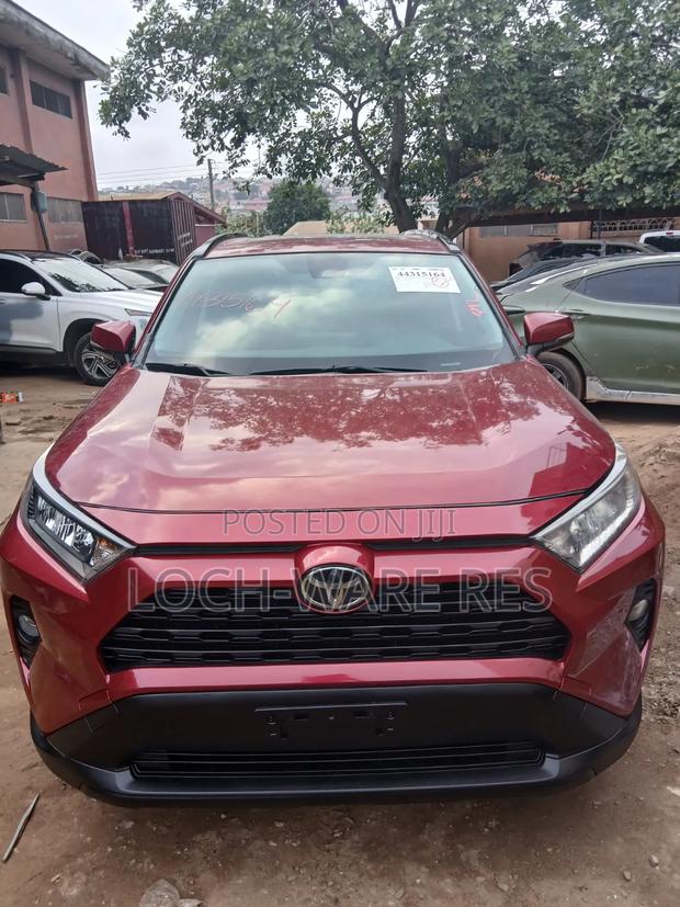 Toyota RAV4 XLE FWD 2019
