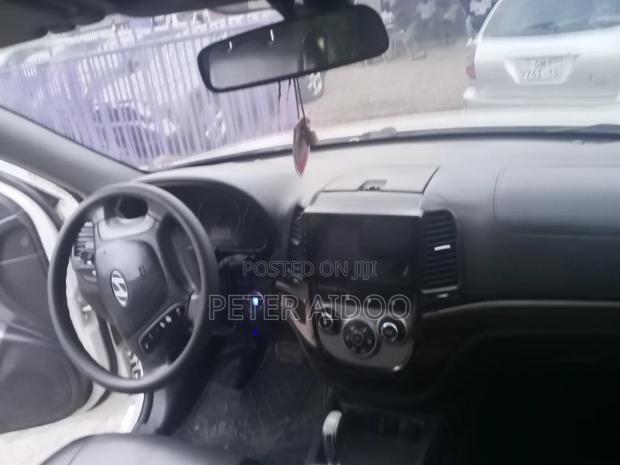 Hyundai Santa Fe 2011 White