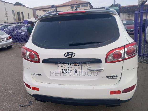 Hyundai Santa Fe 2011 White