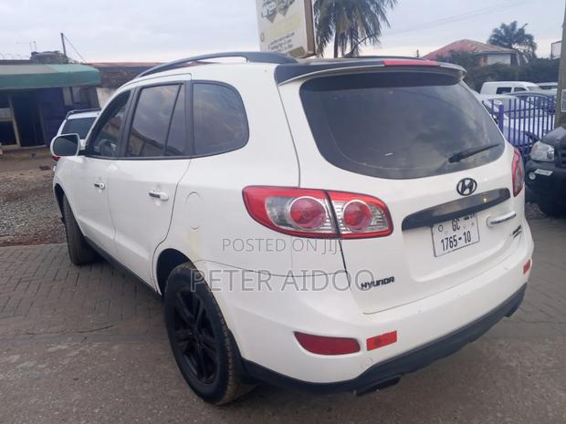 Hyundai Santa Fe 2011 White
