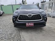 Toyota Highlander LE 2021 Black for sale