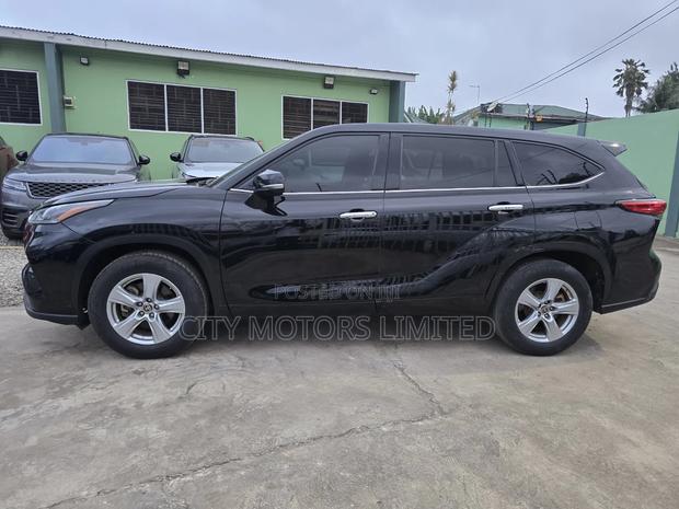 Toyota Highlander LE 2021 Black
