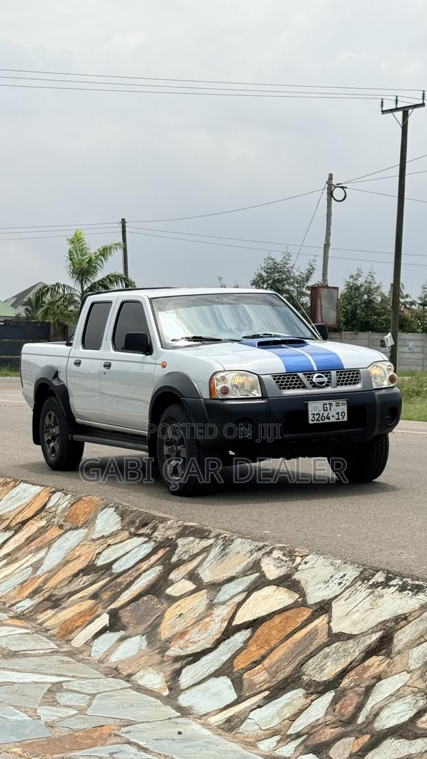 Nissan Hardbody 2019 White