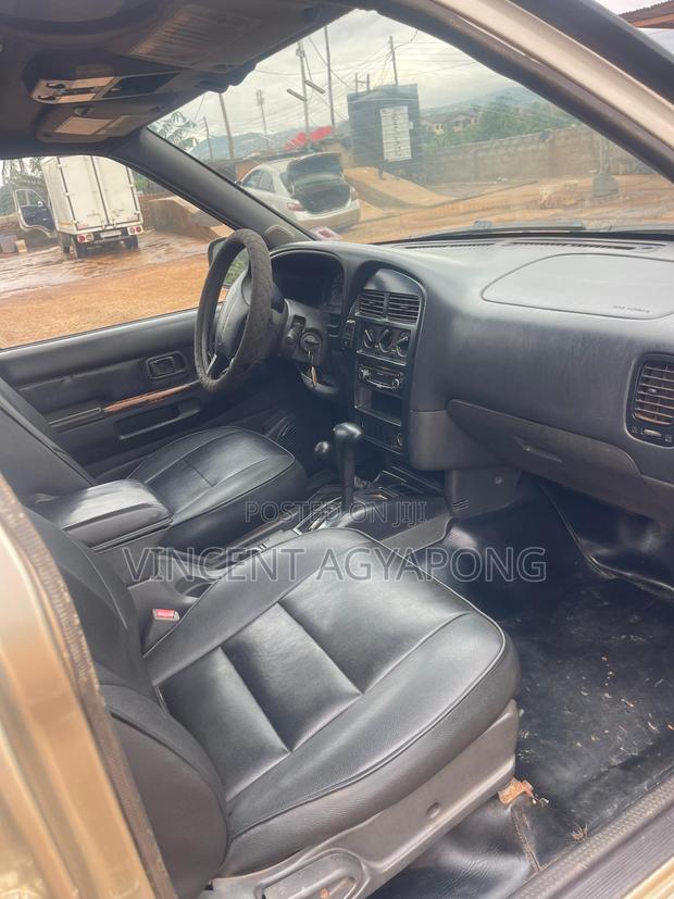 Nissan Pathfinder 1996 Gray