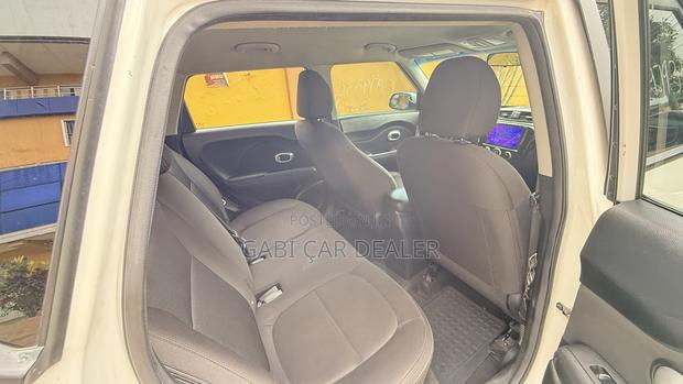 Hyundai Elantra 2012 Brown